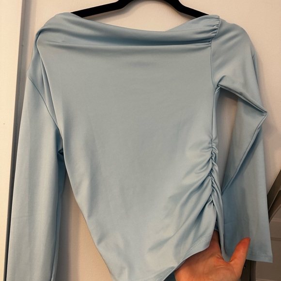 Off the shoulder blue long sleeve top size M - Picture 2 of 2